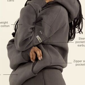 Comfrt 
Travel Essentials Hoodie™ 
Steel Grey / L